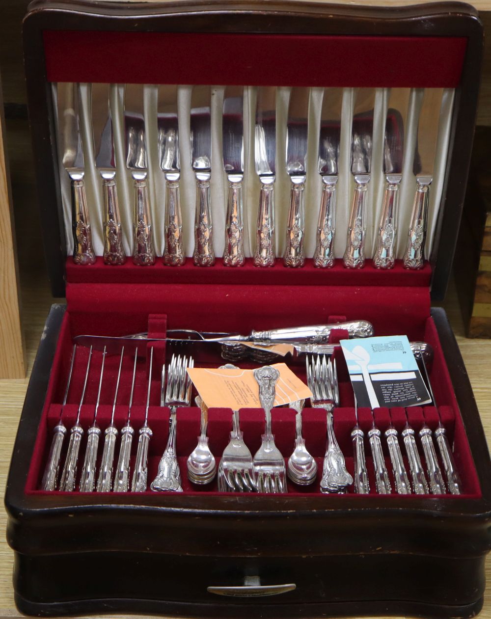 A canteen of Kings pattern plated flatware, setting for 12 (Sheffield)